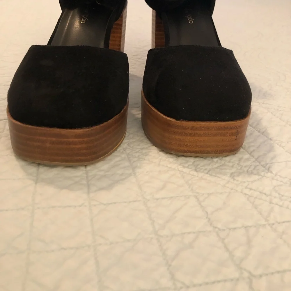 House of Harlow 1960 Tanner platform block heel. Black faux suede. Size 9 1/2. - Picture 5 of 9